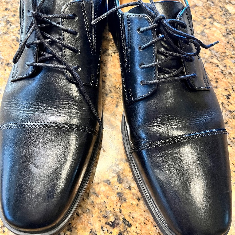 Clarks Black Tilden Cap Leather Shoe - Size 10 W